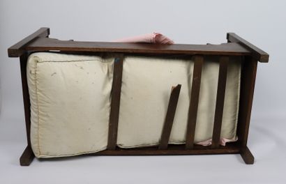 null Ensemble de mobilier de poupée comprenant deux commodes et un lit.

Vers 1900.

H_34,5...