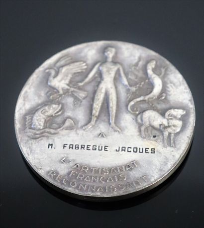 null Ensemble de six médailles en bronze : chambres de métiers de France, prix de...