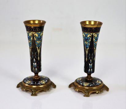 null BARBEDIENNE.

Pair of vases with champlevé enamel decoration, not signed.

End...