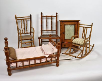 null Ensemble de mobilier de poupée en bambou comprenant une armoire, un lit, une...
