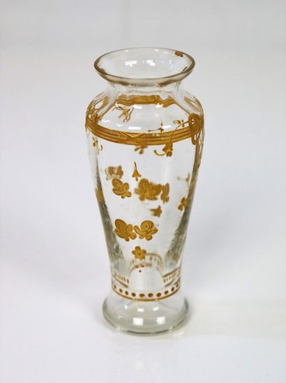 null Set of three vases, one in pink and gold granite glass, the other in crystal...