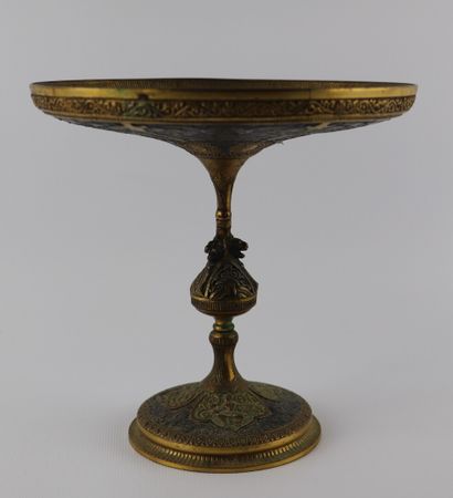 null Adrien FEART (1813-1879).

Paire de coupes de forme tazza en bronze à patine...