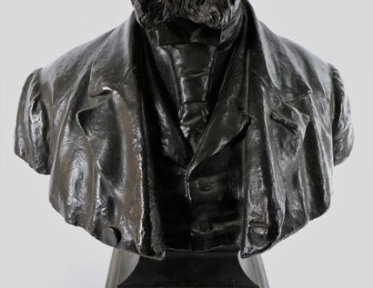 null Corneille THEUNISSEN (1863-1918).

Buste d'homme.

Bronze à patine verte, signé...