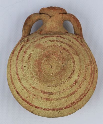 null Antique terracotta flask with flattened body and concentric patterns.

H_12.5...