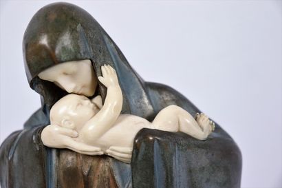 null Lucienne Antoinette HEUVELMANS (1885-1944).

Vierge à l'enfant.

Sculpture en...