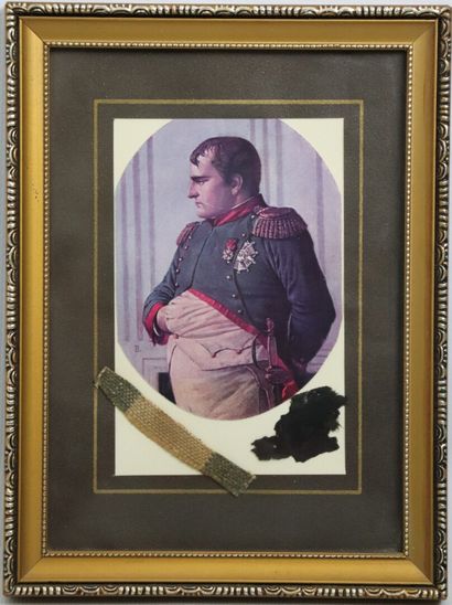 null NAPOLEON.

Chapeau de l'Empereur Napoléon Ier - Fragment de la toile du lit...