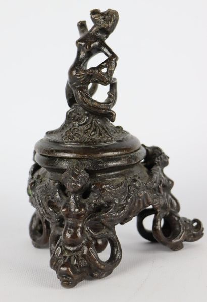 null ITALY.

Inkwell in old bronze, the catch decorated with a triton, the feet formed...