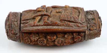 null Snuffbox in carved corozo nut with characters, flowers and fruits.

19th century.

L_8,3...