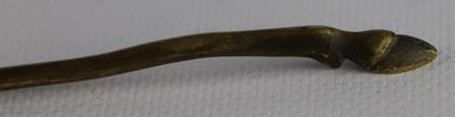 null Two brass or bronze spoons and a fork, old.

A cutlery finished by a hoof.

L_14...