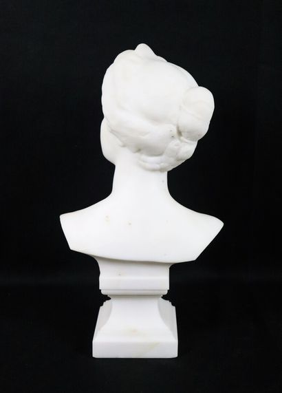 null French school of the end of the 19th century.

Bust of a woman in profile.

Sculpture...
