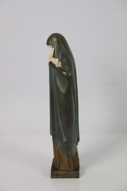 null Lucienne Antoinette HEUVELMANS (1885-1944).

Vierge à l'enfant.

Sculpture en...