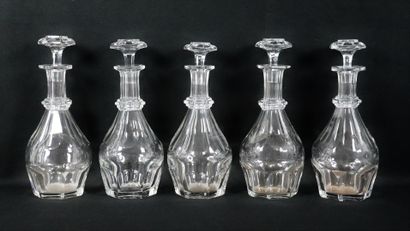 null BACCARAT, modèle Harcourt.

Service de verres en cristal comprenant cinq carafes...