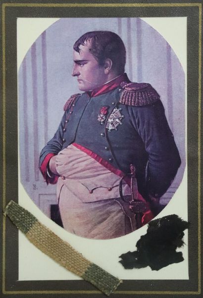 null NAPOLEON.

Chapeau de l'Empereur Napoléon Ier - Fragment de la toile du lit...