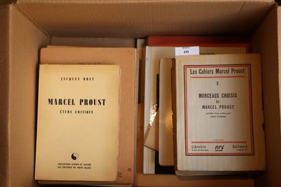 null PROUST (Marcel). Un carton d'ouvrages documentaires concernant Marcel Prous...