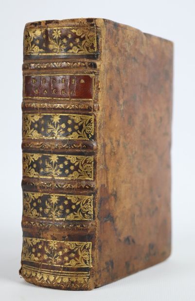 null 
BIBLIA SACRA. Lyon, Jean de Tournes, 1558. In-8, basane marbrée, dos à nerf...