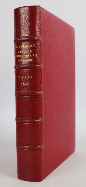 null GEBHART (Émile). Autour d'une tiare 1075-1085. Paris, Louis Conard, 1908. In-8,...