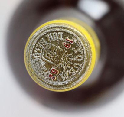 null CHATEAU YQUEM.

Millésime : 1982.

1 bouteille, capsule légèrement piquée