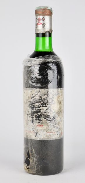 null CHATEAU PAPE CLEMENT.

Millésime : 1977.

1 bouteille, e.t.a., b.g.