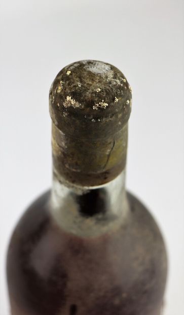 null CHATEAU CLIMENS.

Millésime : 1952.

1 bouteille, b.g., étiquette complète mais...