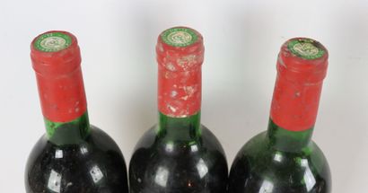 null CHATEAU PAVIE-MACQUIN.

Millésime : 1975.

3 bouteilles, b.g. et h.e., e.t....