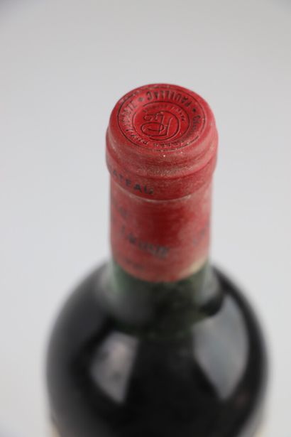 null CHATEAU GRAND PUY LACOSTE.

Millésime : 1985.

1 bouteille, e.l.s., b.g.