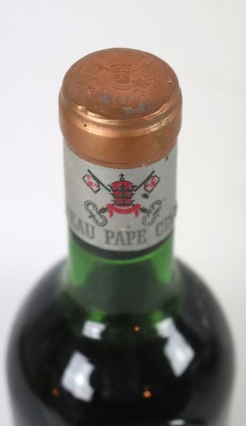 null CHATEAU PAPE CLEMENT.

Millésime : 1975.

1 bouteille, h.e., e.a.