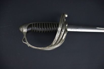 null Sabre d'officier d'infanterie, 1882.

Lame en acier de 84 cm, deux tranchants...