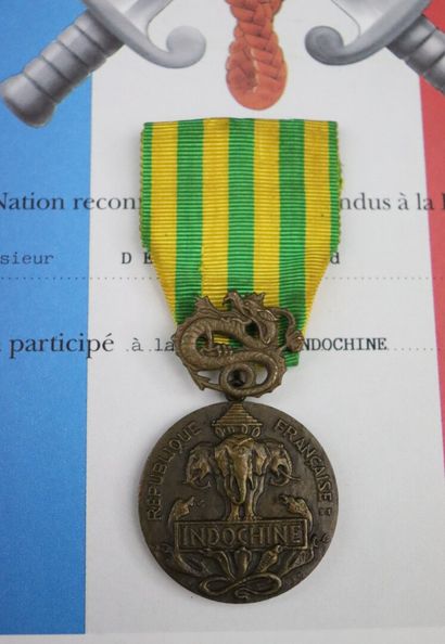 null Diplôme et médaille d'un soldat qui a participé à la guerre d'Indochine.

 Diplôme...