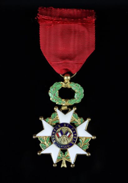 null Ordre de la Légion d'honneur IV République, Officier.

Croix de 40 mm en bronze...