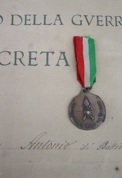 null Diplôme et médaille de la grande guerre en Italie

 Diplôme Jauni, traces de...