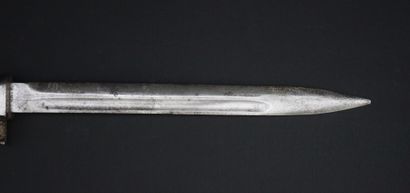null Baïonnette allemande "ersatz" 1914-1918.

Lame de 31 cm, au talon 2,8 cm.

Poignée...