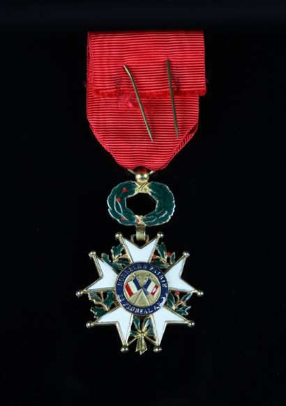 null Ordre de la Légion d'honneur V République, Officier.

Croix de 40 mm, en bronze...