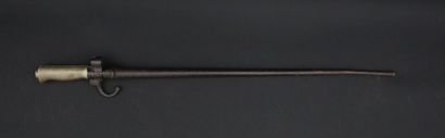 null Baïonnette Lebel, modèle 1886.

Lame cruciforme de 52 cm (deux poinçons au talon).

Poignée...