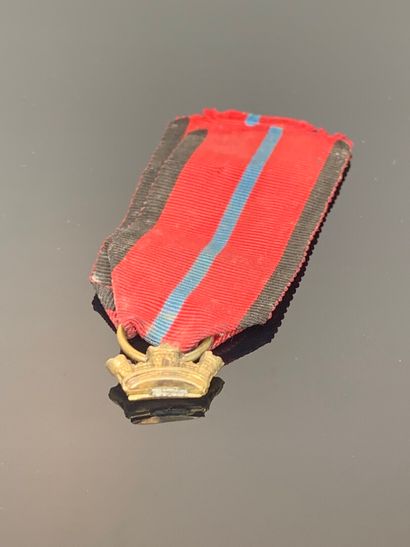 null Ensemble de trois décorations :

Médaille des vétérans 1870-1871.

Médaille...