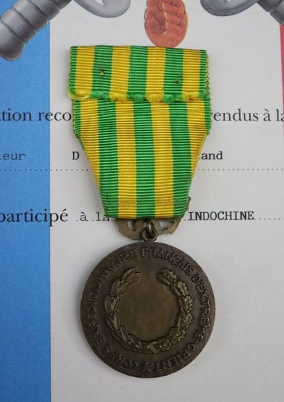 null Diplôme et médaille d'un soldat qui a participé à la guerre d'Indochine.

 Diplôme...