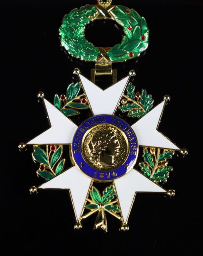 null Ordre de la Légion honneur 1870, Commandeur, (refrappe).

En bronze doré émaillé.

Ruban...