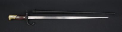 null Baïonnette modèle 1874, Gras.

Lame de 52 cm, section en T en acier poli (poinçons).

Sur...