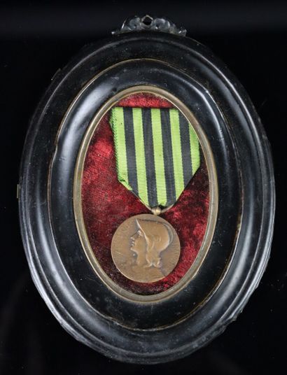 null Médaille « Aux Défenseurs de la patrie », 1870 1871.

Module de 30 mm en bronze...
