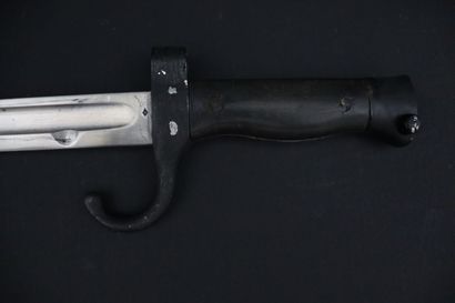 null Baïonnette modèle 1892 type II.

Lame en acier de 39,5 cm à gouttières (poinçon).

Poignée...