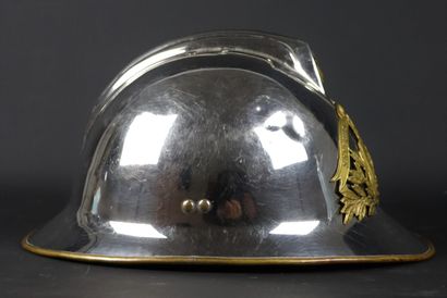 null Casque de sapeur-pompier, modèle 1933.

Bombe en acier chromé, cerclée d'un...