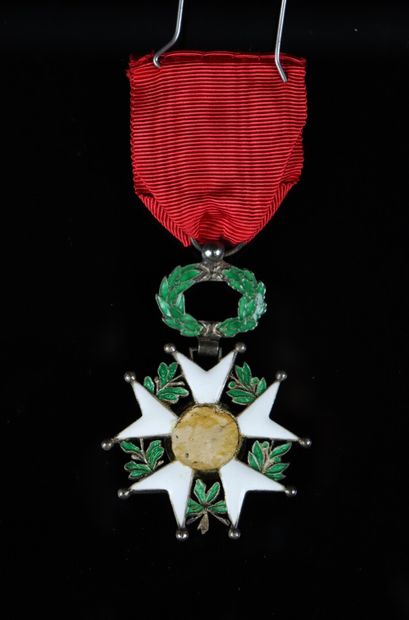 null Ordre de la Légion d'honneur 1870, Officier.

Croix en argent de 40 mm

Email...