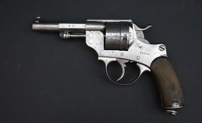 null Revolvert d'Ordonance modèle 1873.

Calibre 11 six coups, manufacture de Saint...