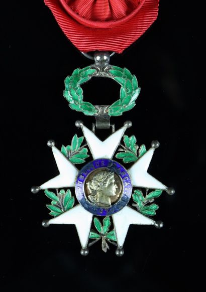null Ordre de la Légion d'honneur 1870, Officier.

Croix en argent de 40 mm

Email...