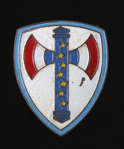 null Insigne gendarmerie 1942



Garde personnelle du chef de l'Etat

Métal peint

Ecu...