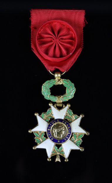 null Ordre de la Légion d'honneur IV République, Officier.

Croix de 40 mm en bronze...