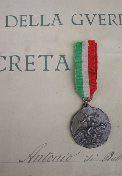 null Diplôme et médaille de la grande guerre en Italie

 Diplôme Jauni, traces de...