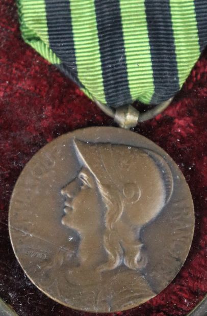 null Médaille « Aux Défenseurs de la patrie », 1870 1871.

Module de 30 mm en bronze...