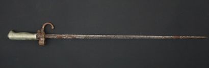 null Baïonnette Lebel, modèle 1886.

Lame cruciforme de 51 cm.

La poignée est du...