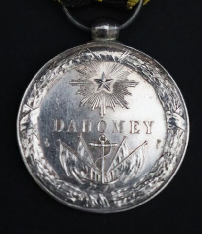 null Médaille de l'expédition du Dahomey en 1892.

Module en argent de 30 mm.

Modèle...