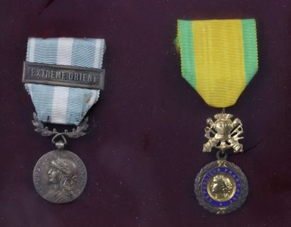 null Cadre de six médailles composé de :



 Croix de guerre,

 Ordre de la Légion...